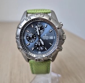 Montre Festina chronographe 16169 10 ATM 330 feet cadran bleu fonctionne TBE - Foto 1 di 10