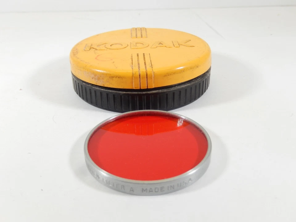 VINTAGE KODAK WRATTEN SERIES 7 DROP-IN RED A LENS FILTER - Image 1 of 1