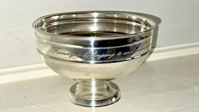 Cuenco de plata Pottery Barn "La familia pertenece y cree el uno en el otro" Foto 1 de 4