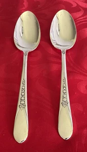 IS Wm. Rogers plateado Priscilla Lady Ann 2 cucharas para servir 8 1/2" casi nuevo pulido - Imagen 1 de 4