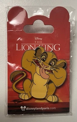 Значок Disneyland Paris Lion King: Cub Simba Making a Face Cheeks Grimace 2019 - Изображение 1 из 2