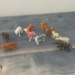 Paquete de 11 juguetes de animales de safari africanos de colección león jirafa cebra elefante (GG) - Imagen 1 de 7