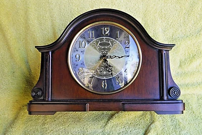 ¡NUEVO EN CAJA! RELOJ DE CUARZO BULOVA B1975 CHADBOURNE VIEJO MUNDO MANTO! ACABADO NOGAL, LATÓN Foto 1 de 4