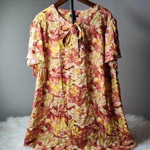 Torrid Sz 2 pink and yellow floral print blouse Keyhole Short Sleeve Top - Picture 1 of 6