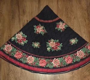 Vintage Quilted Christmas Tree Skirt Black Poinsettia Flowers Handmade - Picture 1 of 7