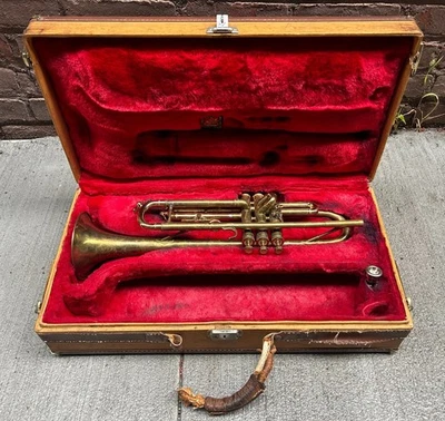 Trompete Leblanc 707 Sonic feito na França com bocal e estojo original - Imagem 1 de 4