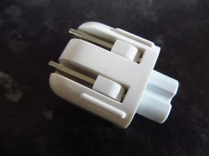 Genuine Official Apple USA US Macbook iPad iPhone Mains Plug 2 Pin Flat Adapter - Picture 1 of 3