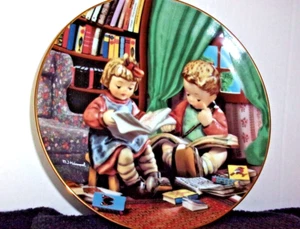 MI Hummel 1989 "Little Companions" Plate Danbury Mint "BUDDING SCHOLARS" - Picture 1 of 2