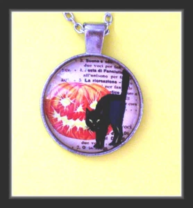 SILVER PLATED BLACK CAT AND PUMPKIN HALLOWEEN VINTAGE LOOKING PENDANT - Picture 1 of 4