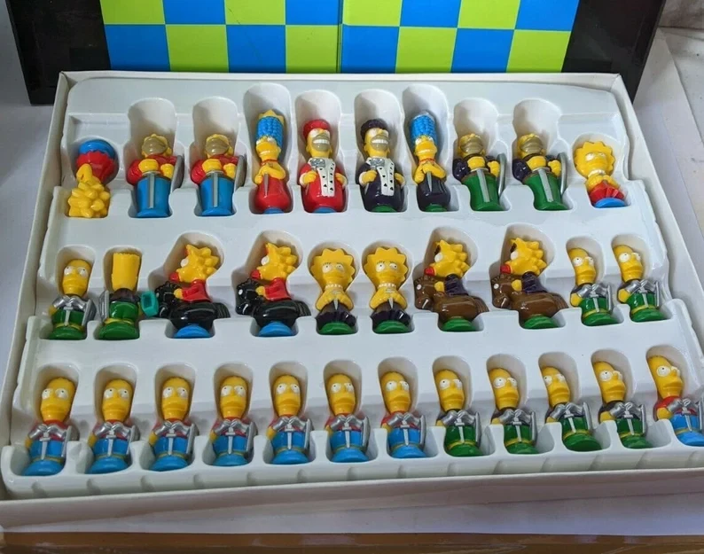 De colección - Juego de ajedrez 3D Los Simpson con tablero plegable completo con 32 piezas Foto 1 de 4