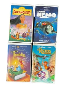 Lot of Disney VHS Movies (Pocahontas, Thumbelina, Finding Nemo, Rescuers Down…) - Picture 1 of 3