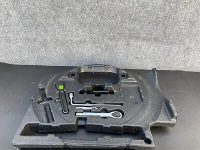 Mercedes W166 X166 Gl450 Gl350 Kit de herramientas de cambio de elevación de emergencia soporte fabricante de equipos originales Foto 1 de 4