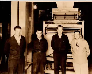 Agricultural Machinery Vintage Photo A.T Ferrell Seed Cleaner Reed City Michigan - Picture 1 of 4