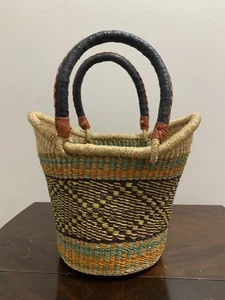 Schöne handgewebte Korbtasche mit Ledergriffen 15 Zoll in sehr gutem Zustand. - Bild 1 von 17