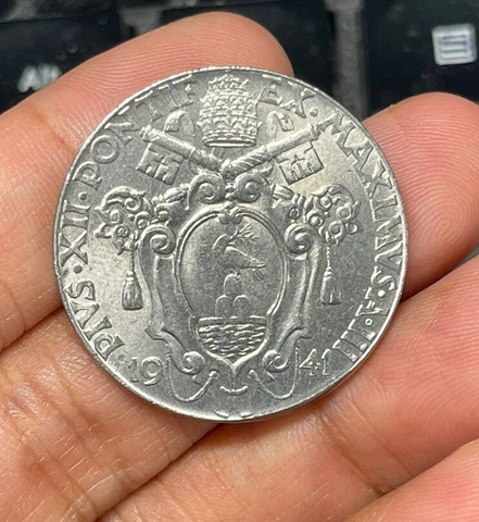 1941 Vatican City 2 Lira Coin Excellent Condition Cover