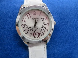 Ladies Novelle Accutime Silver Tone Watch Large Easy Read Numbers New Battery - Picture 1 of 18