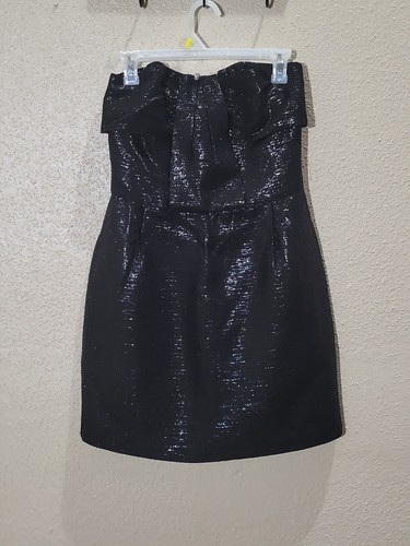 Kate Spade Abito nero senza spalline. Taglia 8 le condizioni sono molto buone.