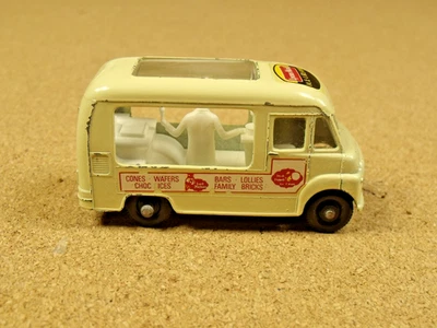 OLD VINTAGE LESNEY MATCHBOX # 47 COMMER ICE CREAM TRUCK - Image 1 of 4