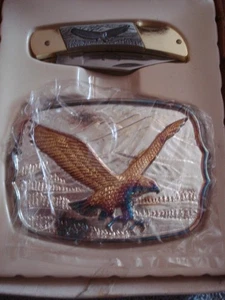 VINTAGE SOARING EAGLE BELT BUCKLE & KNIFE SET - NIB (3 1/2" X 2 1/2" #B 0874) - Picture 1 of 8