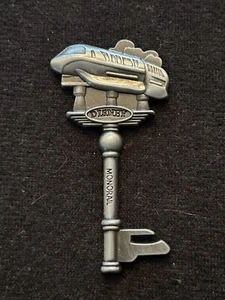 Disney Pin Your Key to the Magic 2012 Passholder Monorail - Picture 1 of 2