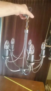 5-fach drapierter silberner Metallstäbe Kronleuchter an kurzer Kette in Messingoptik - Bild 1 von 9