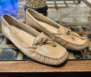 Michael Kors Beige/Light Tan Driving Shoe Moccasin Flat Heel SZ 11 - Picture 1 of 2