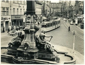 DDR Erfurt Straßenbahn & Brunnen Innenstadt altes Foto 1971 - Bild 1 von 3