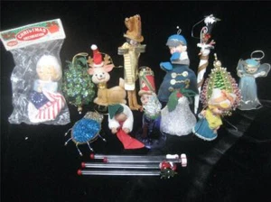 15 Christmas Ornaments Vtg Kitsch 50s/60s Sequins Flocked Plastic Glass Tulle - Picture 1 of 12