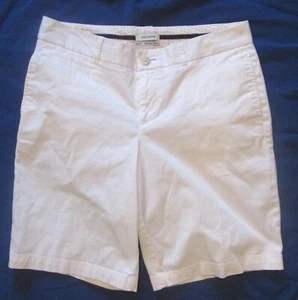 Dockers Low/Mid-Rise Slightly Curvy Khaki Shorts Women's 4 White ~ Very NICE - Picture 1 of 4