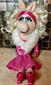 The Muppets Most Wanted Miss Piggy Pink Dress Plush Doll Stuffed Disney Store - Picture 1 of 6