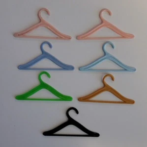 UNBRANDED vintage 1960's LOT of 7 Plastic DOLL Fashion Outfit CLOTHES 3" HANGERS - Picture 1 of 5