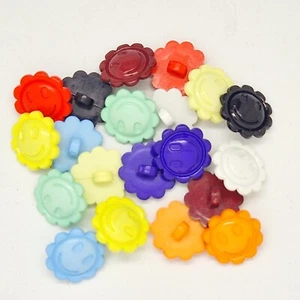 Flower Button 15mm x 10 Happy Sunflower Novelty Shank Sewing Buttons Pack of Ten - Picture 1 of 11