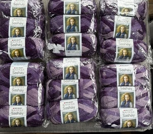 Red Heart Boutique Sashay Boogie Garn 18 Knäuel lila aus 2 Posten - Bild 1 von 6