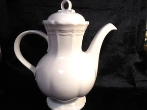 Mikasa French Countryside White 8-cup Coffee Pot w/Lid F9000 Excellent Condition - Picture 1 of 5