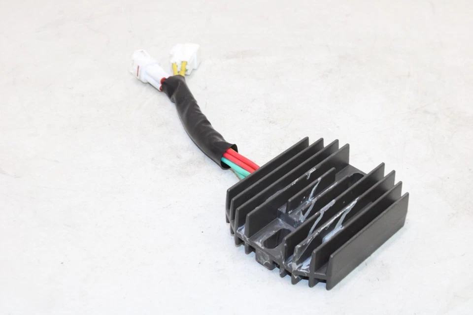06-07 SUZUKI GSXR 750 OEM RECTIFIER VOLTAGE REGULATOR - Image 1 of 4