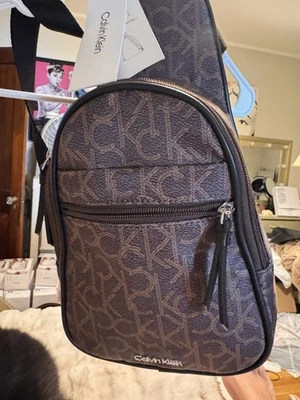 bolso bandolera calvin klein color marrón  Foto 1 de 4