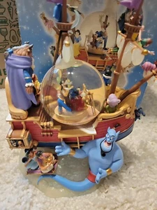 BEAUTIFUL NIB DISNEY SNOWGLOBE - Picture 1 of 12