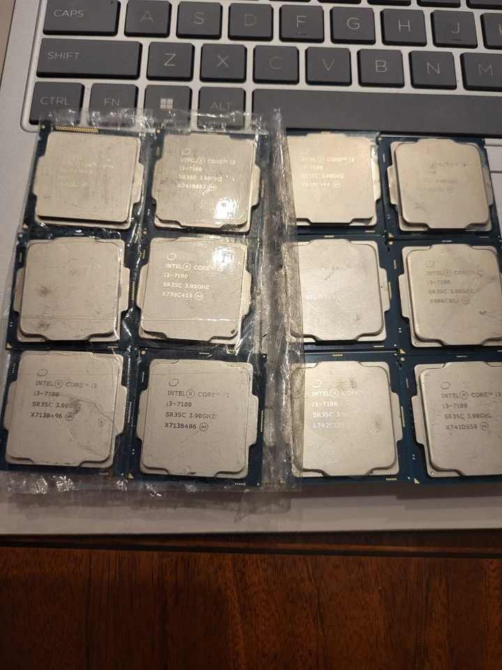 Lote de 12 procesadores CPU de escritorio Intel Core i3-7100 3,9 GHz LGA 1151 SR35C Foto 1 de 1