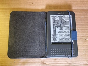 Amazon Kindle Keyboard (3rd Generation) 4 GB, Wi-Fi + 3G (Unlocked), 6 In - Picture 1 of 13
