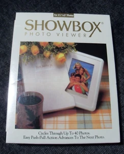 NOS ~ Vintage White SHOWBOX PHOTO VIEWER Picture Storage Holds 40 Photos 3.5 x 5 - Picture 1 of 4