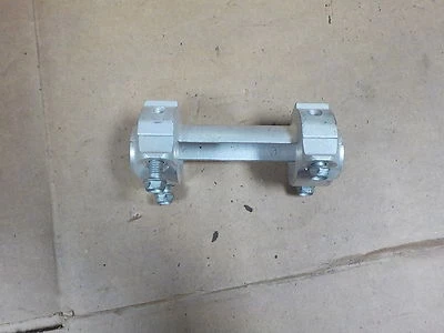 Braçadeira de guidão 1980 Suzuki PE250 OEM - Imagem 1 de 3