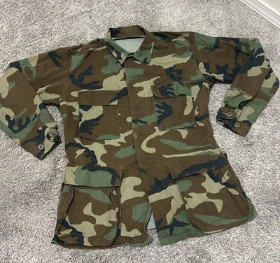 Abrigo chaqueta camuflada Army Woodland para hombre pequeño regular Foto 1 de 4