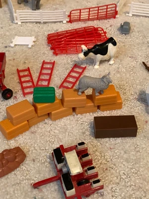 Farm & Ranch Toys: Fencing, Animals, Implements, Vintage Over 98 items - LOT - Image 1 of 4