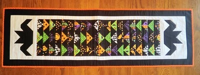 Edredón de Halloween Batty Table Runner hecho a mano y acabado Foto 1 de 4