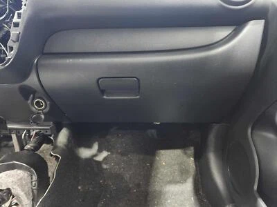 Compartimento de guantera Mitsubishi Mirage 2014-2023 negro OEM 8006A304XA Foto 1 de 2