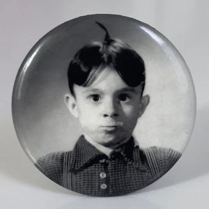 Vintage 1993 OUR GANG pin ALFALFA licensed button child star LITTLE RASCALS 1.7" - Picture 1 of 5