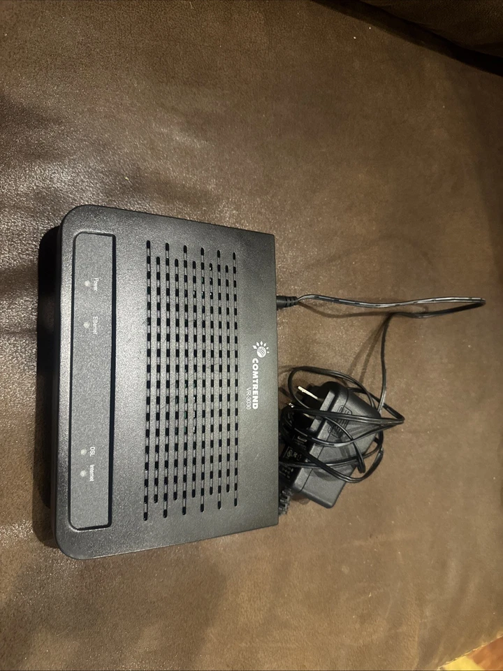 Router Multi-DSL Comtrend VR-3030 con Fuente de Alimentación y Cables Foto 1 de 3