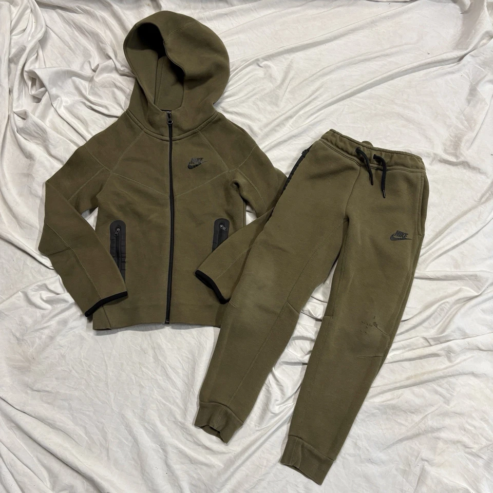 Nike Tech Fleece Cremallera Completa Corredor de Vientos Sudadera con Capucha Negra Con Pantalones Jogger Conjunto Niño’s S Foto 1 de 4