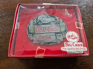 CLÁSICO VINTAGE 1991 COCA-COLA HEBILLA DE CINTURÓN CON FORD ANTIGUO, CAMIÓN COCA NUEVO - Imagen 1 de 5