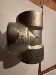 TEE 1-1/2" Class 3000 Socket Weld End 304 Forged Stainless Steel Pipe Fitting - Picture 1 of 3